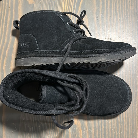 Uggs - Picture 5 of 6